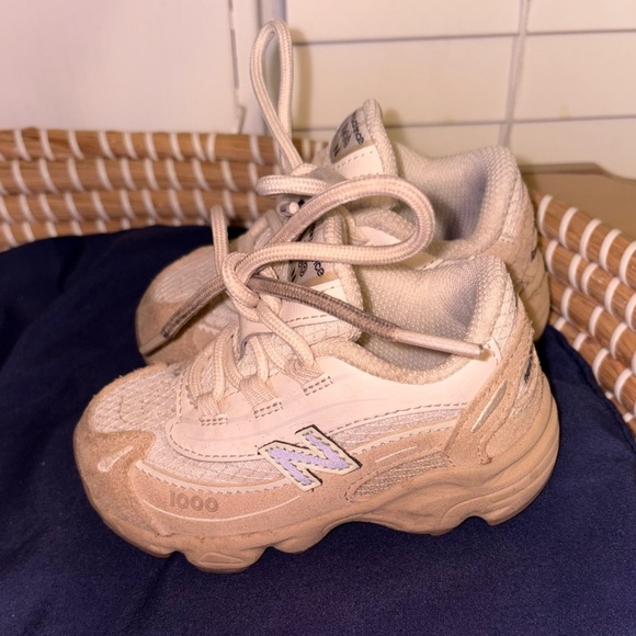 New Balance 1000 toddlers tan and white tennis shoes - Picture 1 of 7